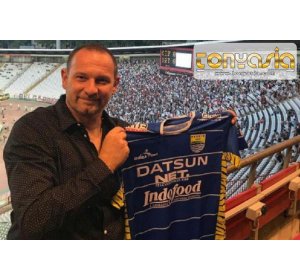 Mantan Pelatih Persib Bandung Pamer Kostum Persib | Agen Bola Online | Judi Bola